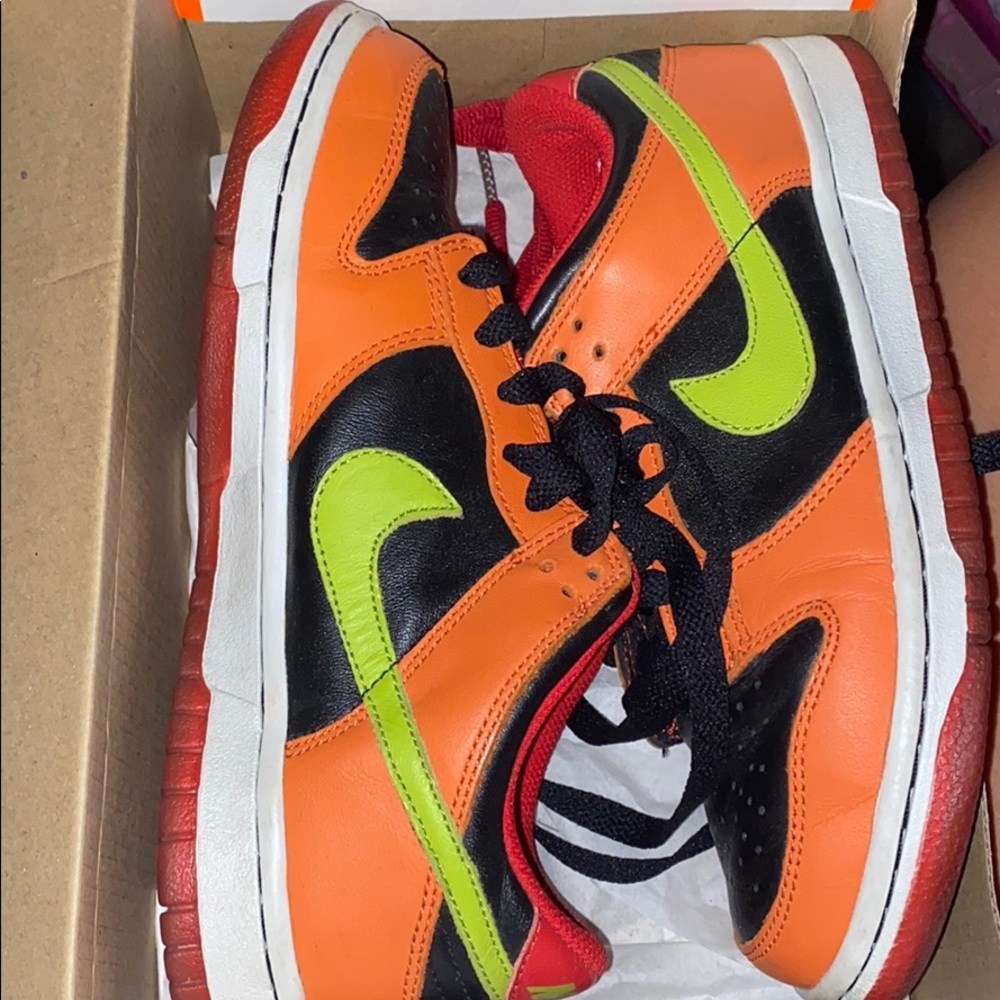 Nike women dunk low size 5y